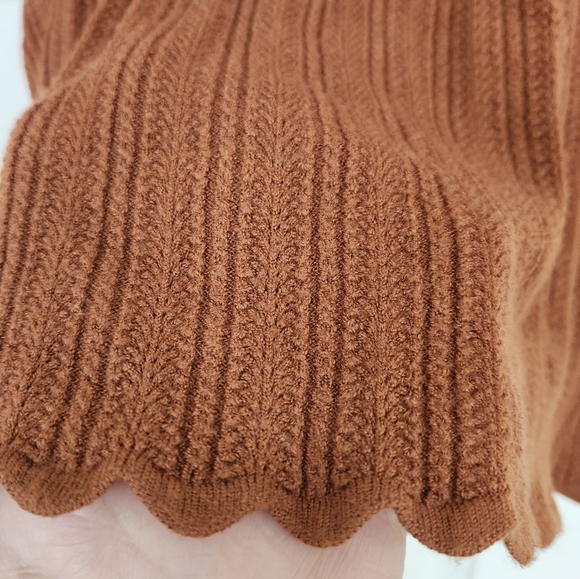 Square Neck Scalloped trim - Picture 6 of 6